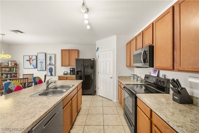 618 SW 18th ST, Cape Coral, FL 33991