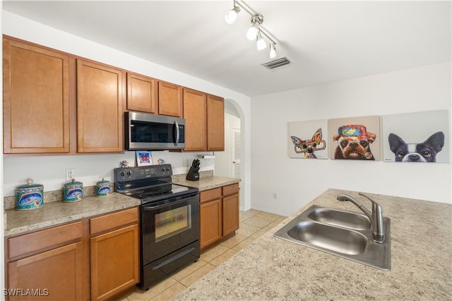 618 SW 18th ST, Cape Coral, FL 33991