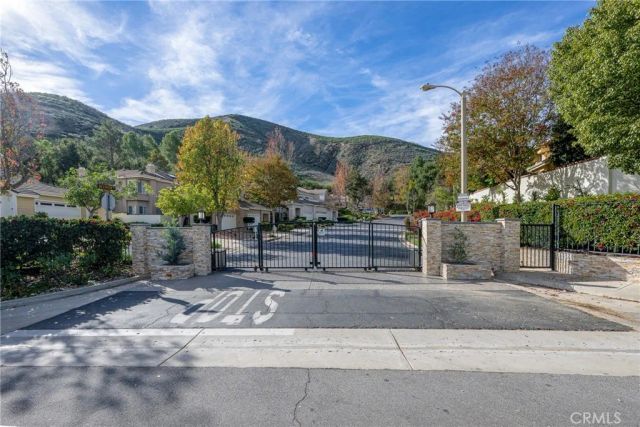 939 Blue Mountain, Westlake Village, CA 91362