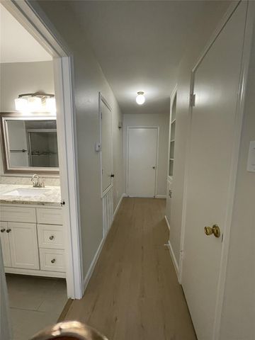 864 A Wax Myrtle Lane, Houston, TX 77079