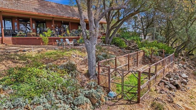 23410 Wayfarer Ct, Auburn, CA 95602