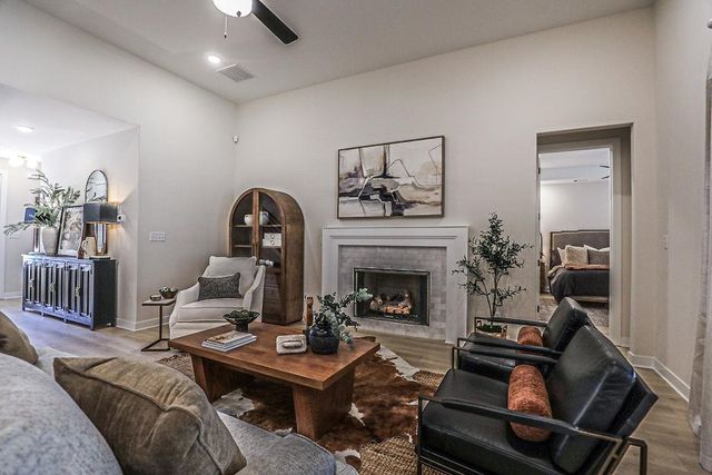 6910 WALKER FARMS DR, Bartlett, TN 38002