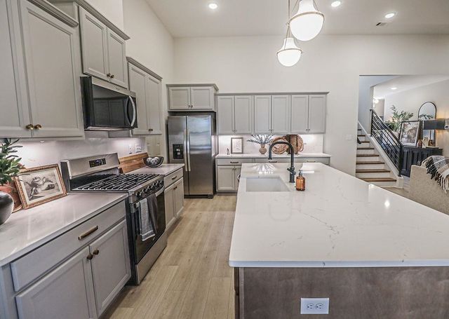 6910 WALKER FARMS DR, Bartlett, TN 38002