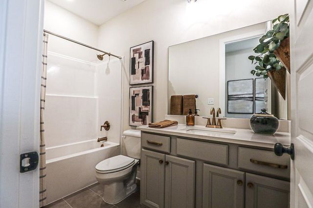 6910 WALKER FARMS DR, Bartlett, TN 38002