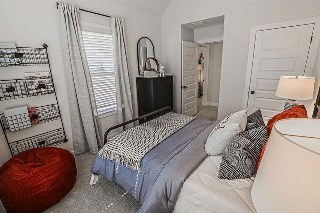 6910 WALKER FARMS DR, Bartlett, TN 38002