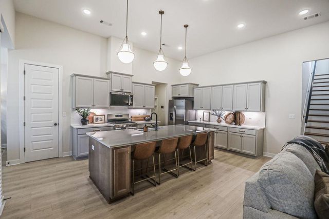 6910 WALKER FARMS DR, Bartlett, TN 38002