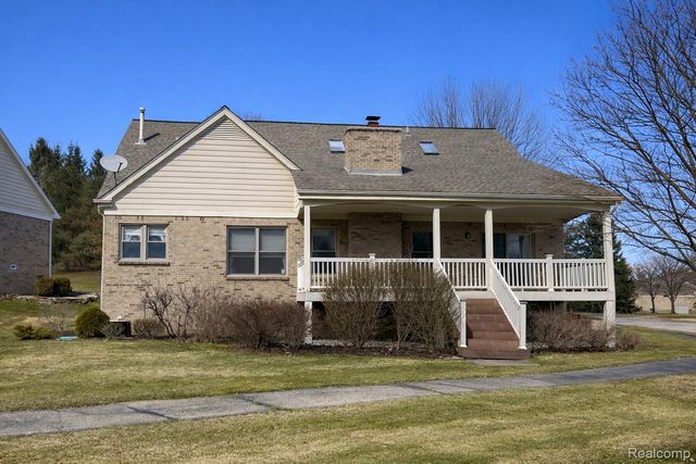 8518 Invitational Drive S, Washington Township, MI 48094