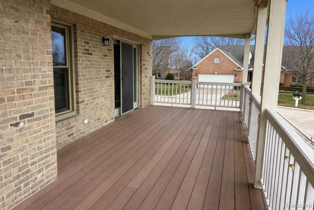 8518 Invitational Drive S, Washington Township, MI 48094