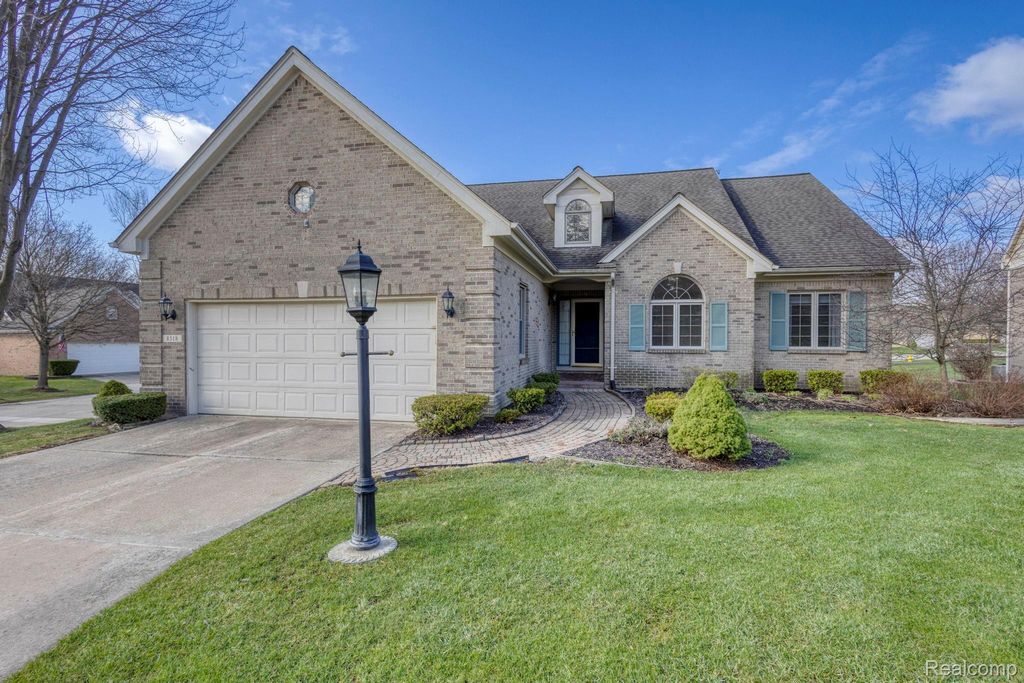 8518 Invitational Drive S, Washington Township, MI 48094