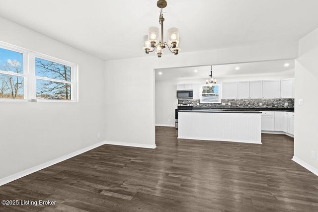 173 Kentucky Cir, Radcliff, KY 40160