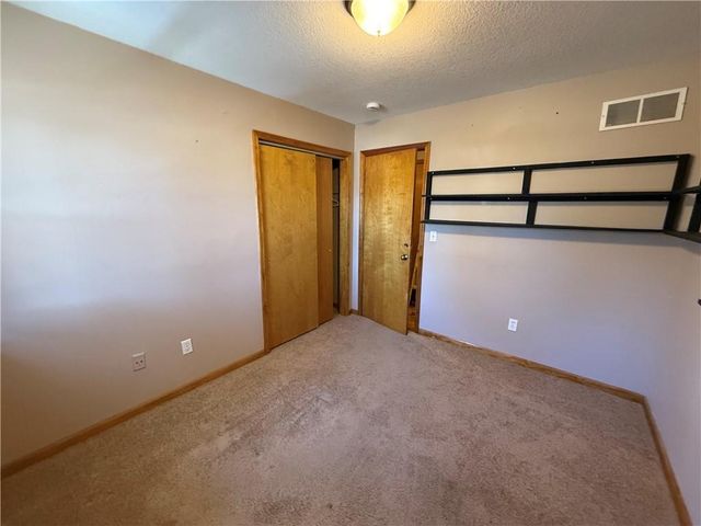 11 Morningside Drive, Paola, KS 66071