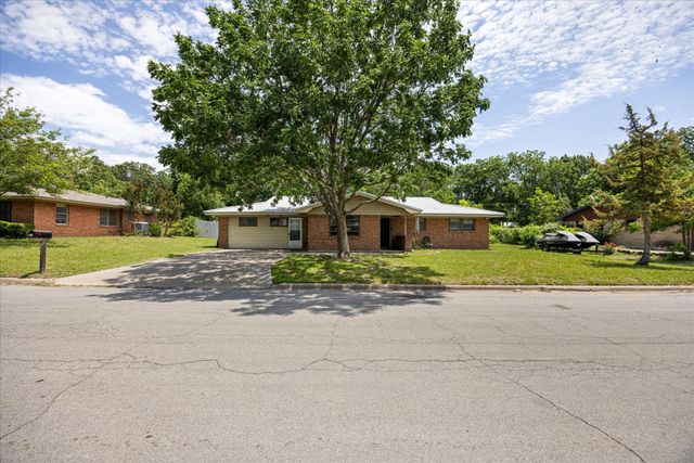 575 N Charlotte Avenue, Stephenville, TX 76401