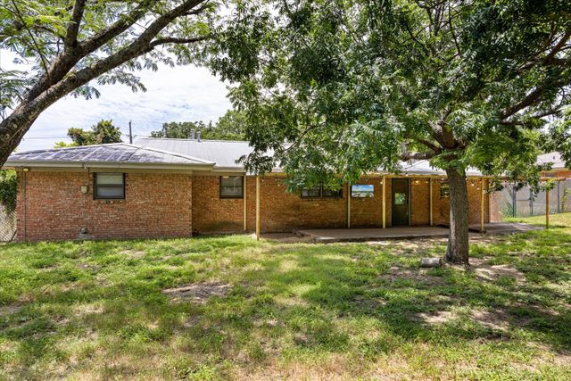 575 N Charlotte Avenue, Stephenville, TX 76401
