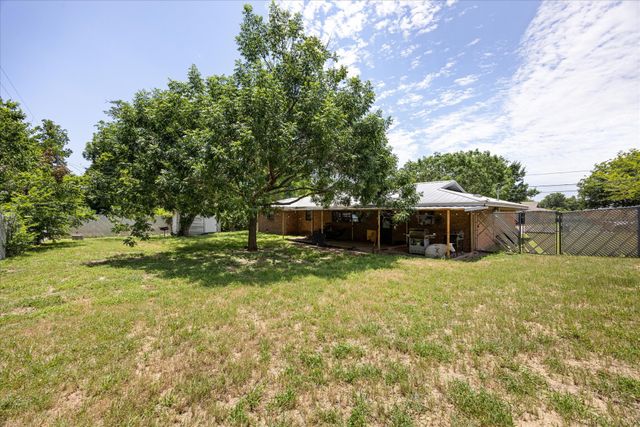 575 N Charlotte Avenue, Stephenville, TX 76401