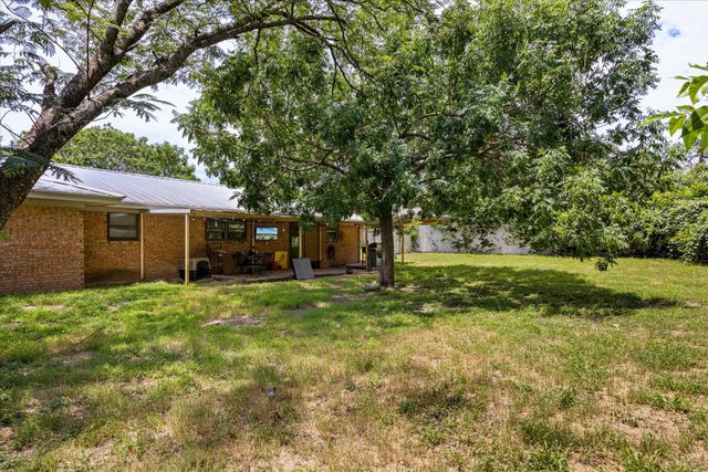575 N Charlotte Avenue, Stephenville, TX 76401