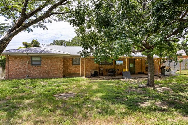 575 N Charlotte Avenue, Stephenville, TX 76401