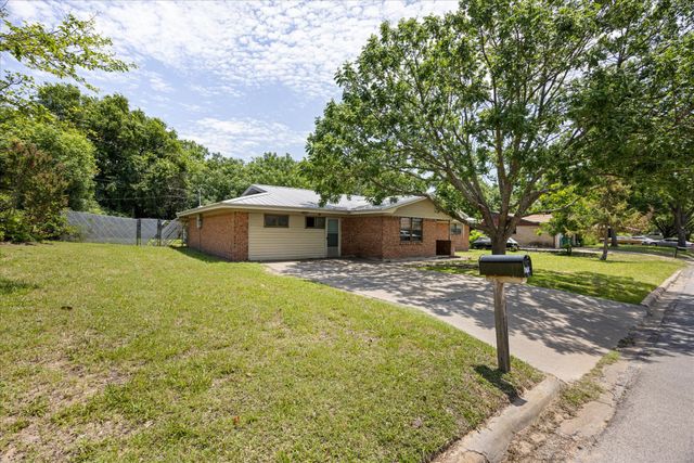 575 N Charlotte Avenue, Stephenville, TX 76401