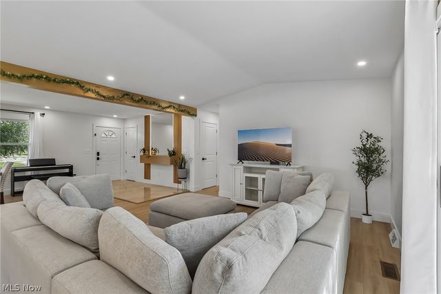 1304 State Road, Wadsworth, OH 44281