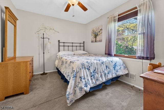 17 Lynn Ct, Hillsborough Twp., NJ 08844
