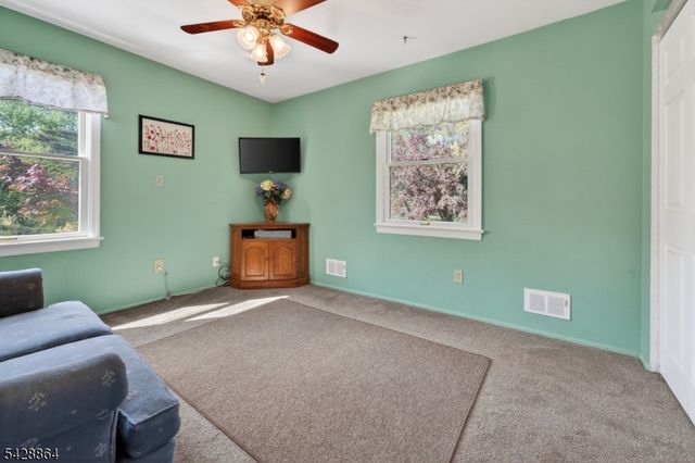 17 Lynn Ct, Hillsborough Twp., NJ 08844