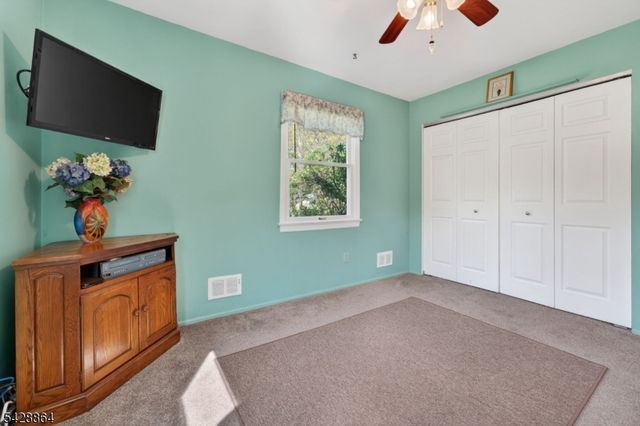 17 Lynn Ct, Hillsborough Twp., NJ 08844
