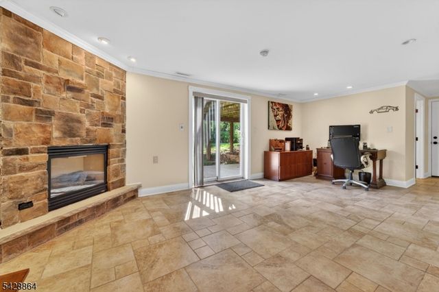 17 Lynn Ct, Hillsborough Twp., NJ 08844
