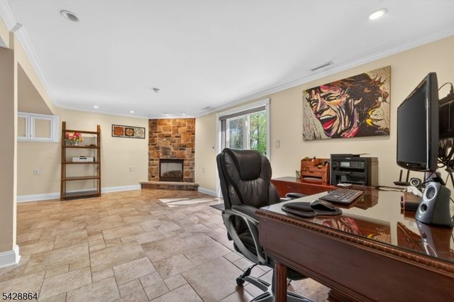 17 Lynn Ct, Hillsborough Twp., NJ 08844