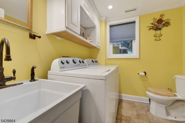 17 Lynn Ct, Hillsborough Twp., NJ 08844