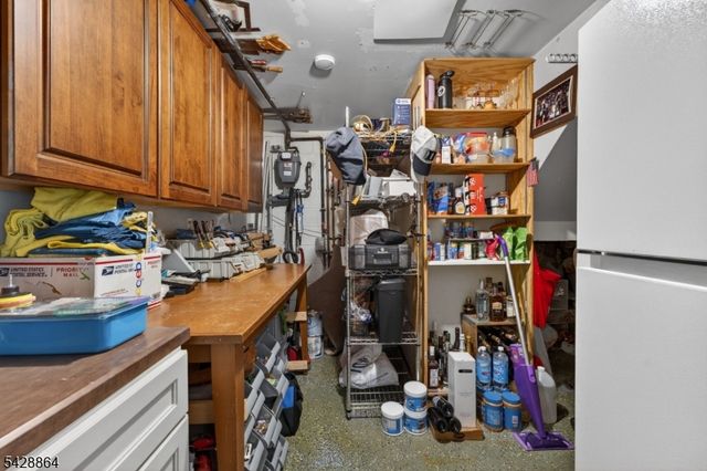 17 Lynn Ct, Hillsborough Twp., NJ 08844