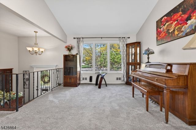 17 Lynn Ct, Hillsborough Twp., NJ 08844