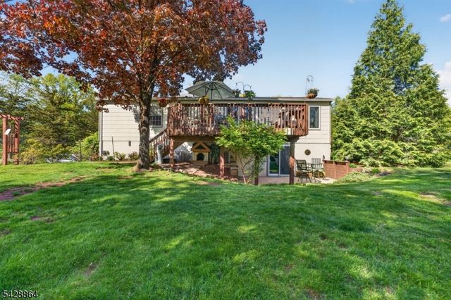 17 Lynn Ct, Hillsborough Twp., NJ 08844