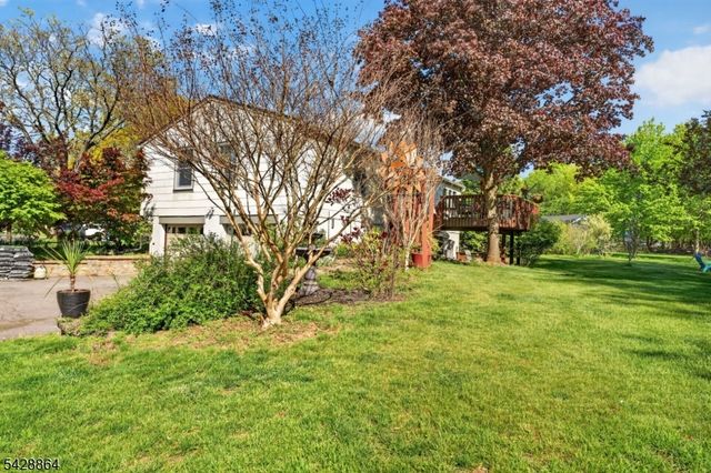 17 Lynn Ct, Hillsborough Twp., NJ 08844