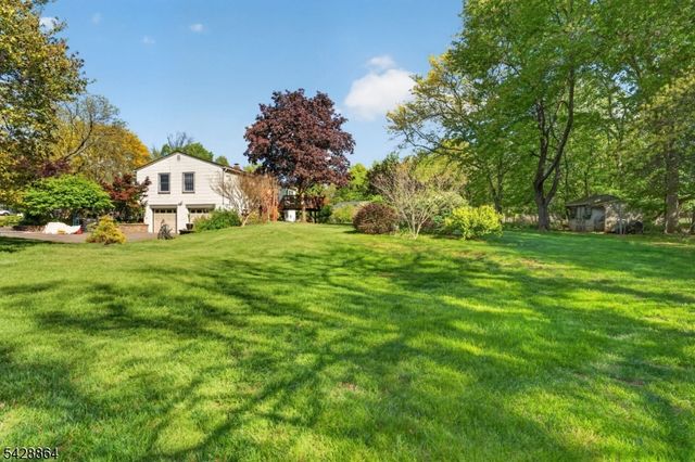 17 Lynn Ct, Hillsborough Twp., NJ 08844