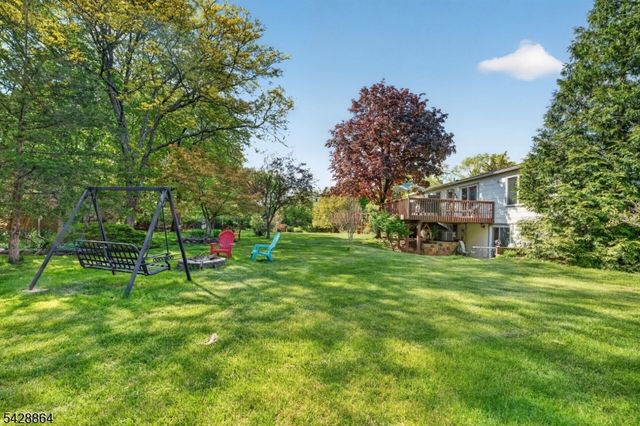 17 Lynn Ct, Hillsborough Twp., NJ 08844