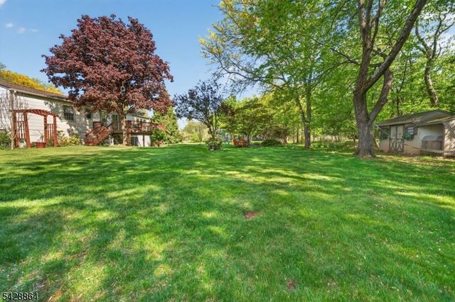 17 Lynn Ct, Hillsborough Twp., NJ 08844