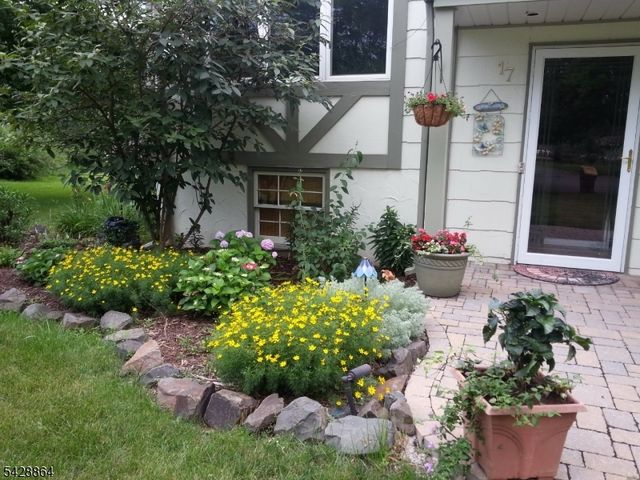 17 Lynn Ct, Hillsborough Twp., NJ 08844