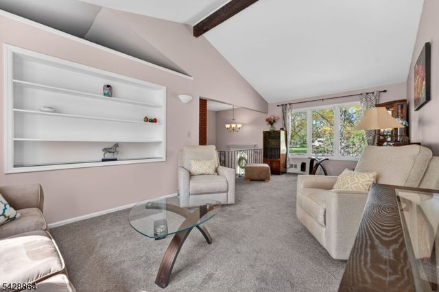 17 Lynn Ct, Hillsborough Twp., NJ 08844