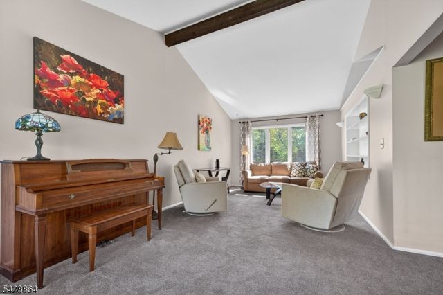 17 Lynn Ct, Hillsborough Twp., NJ 08844