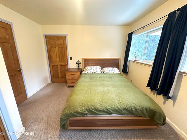 306 Hemlock Court, Haines, AK 99827