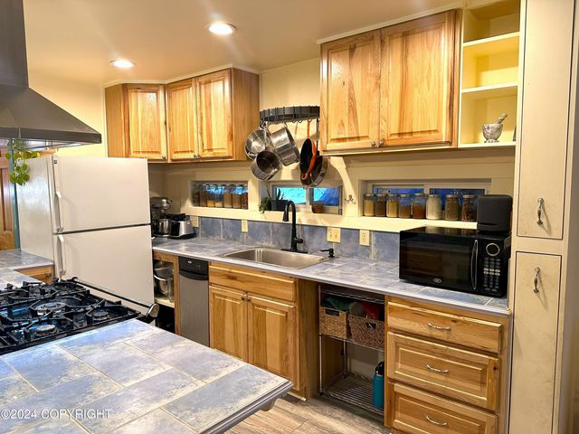 306 Hemlock Court, Haines, AK 99827