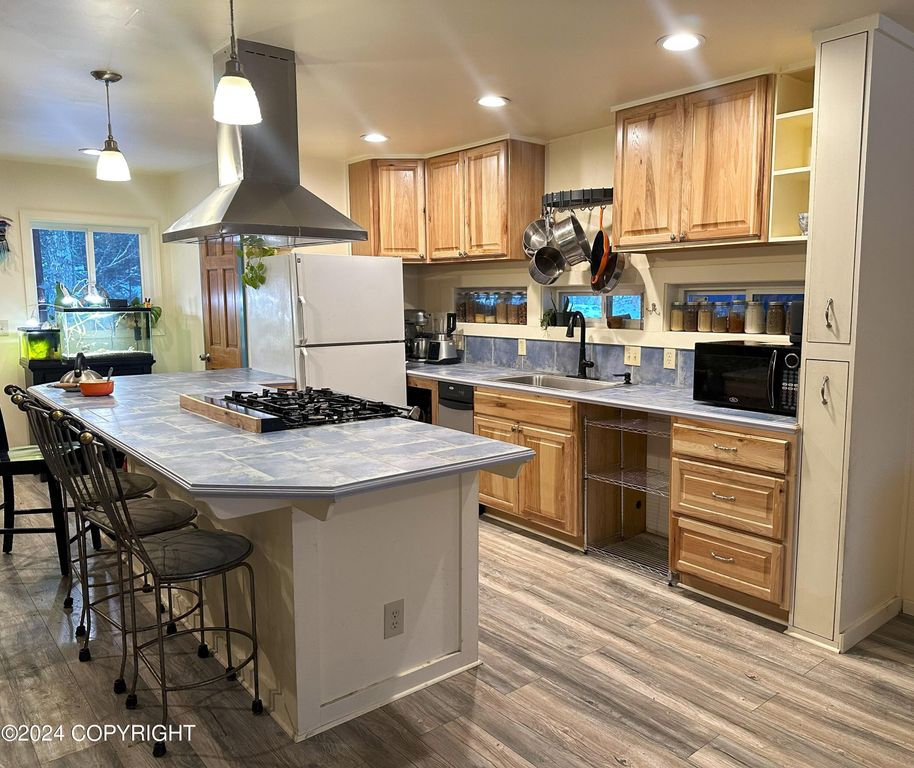 306 Hemlock Court, Haines, AK 99827