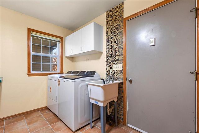 88 King Oak COURT, Random Lake, WI 53075