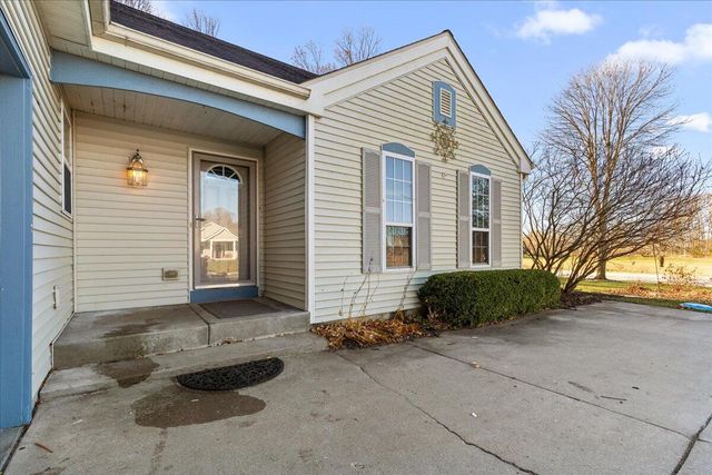 88 King Oak COURT, Random Lake, WI 53075