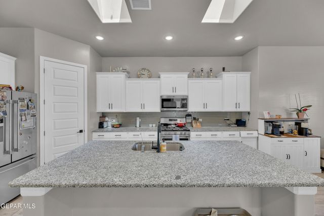 13428 EMERALD ROSE Court, El Paso, TX 79928