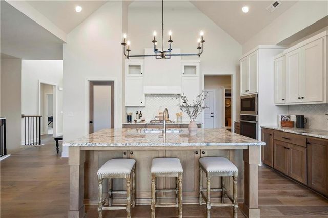 1917 SW Fern Circle, Lee's Summit, MO 64082