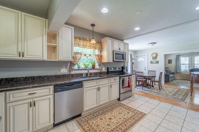 20 Drexel St, Worcester, MA 01602