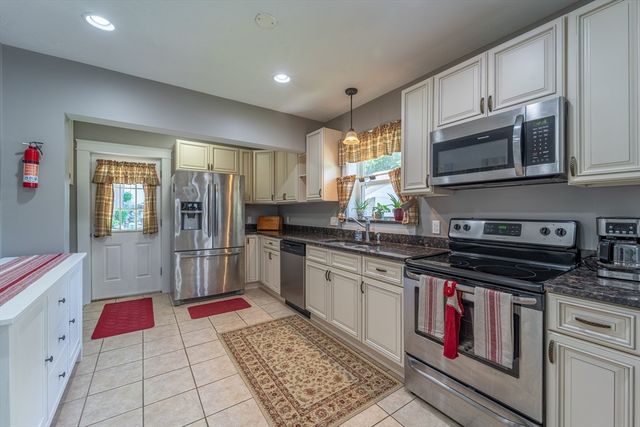 20 Drexel St, Worcester, MA 01602