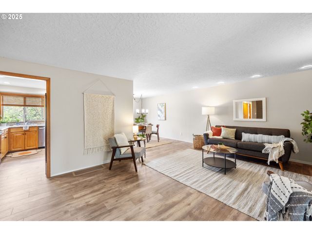 4032 Ne MEADOW Ln, Hillsboro, OR 97124