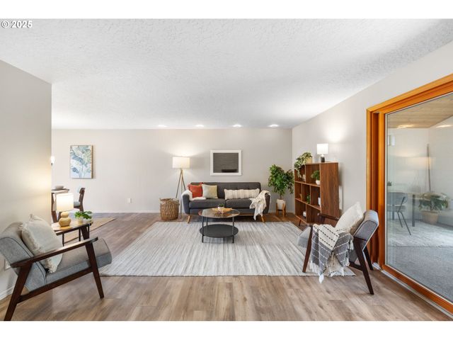 4032 Ne MEADOW Ln, Hillsboro, OR 97124