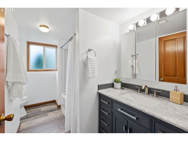 4032 Ne MEADOW Ln, Hillsboro, OR 97124